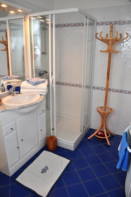 La Grande Malardiere Saint-Georges-Buttavent Room photo
